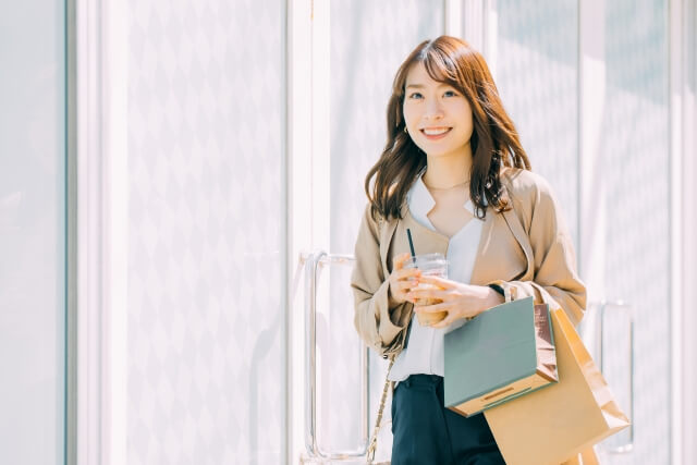 刷卡換現金本質上就是刷卡購物，一個正常的交易行為，只要履行信用卡的義務，即不會有不合法的問題